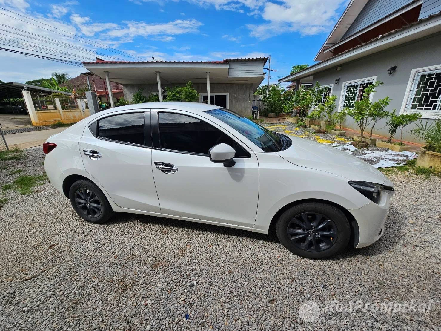MAZDA 2