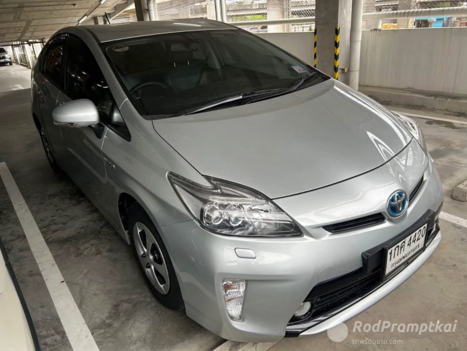 TOYOTA PRIUS