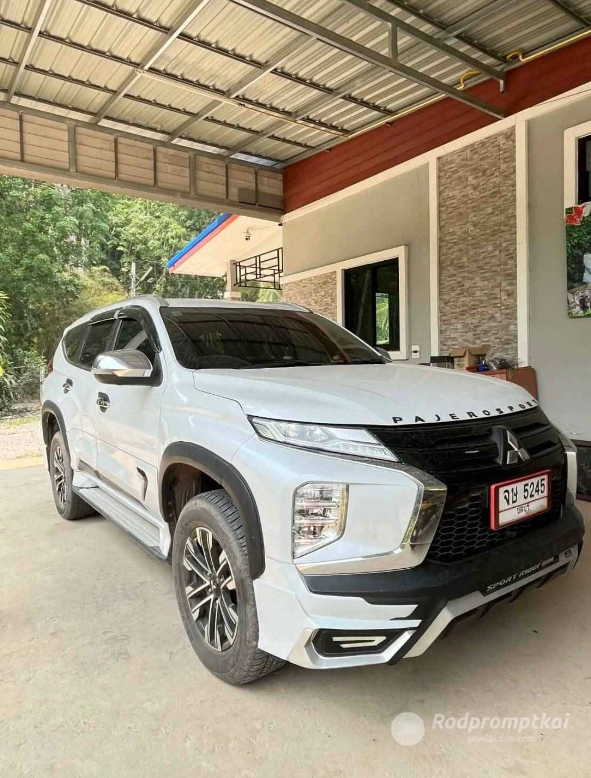 MITSUBISHI PAJERO