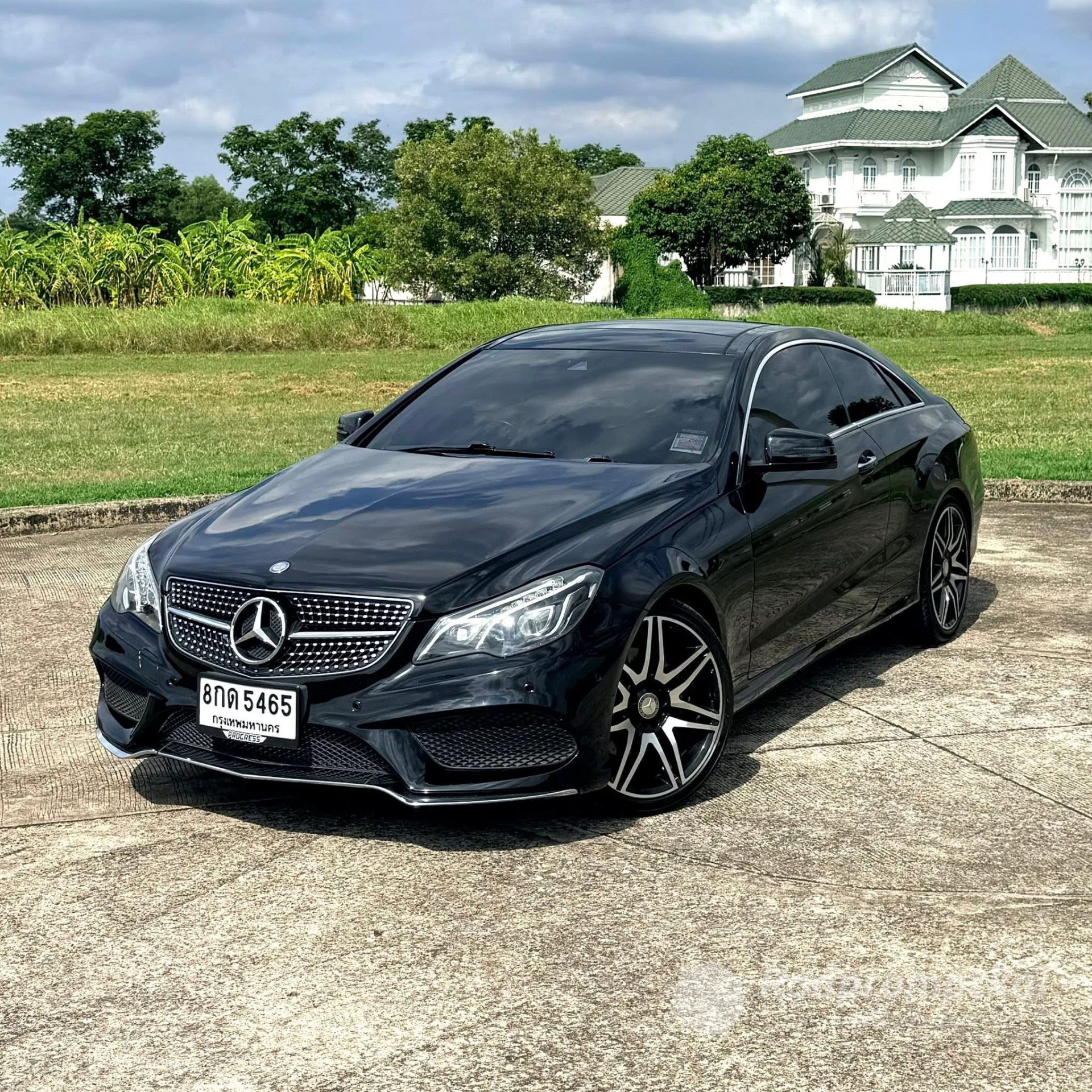 Mercedez-Benz E-CLASS