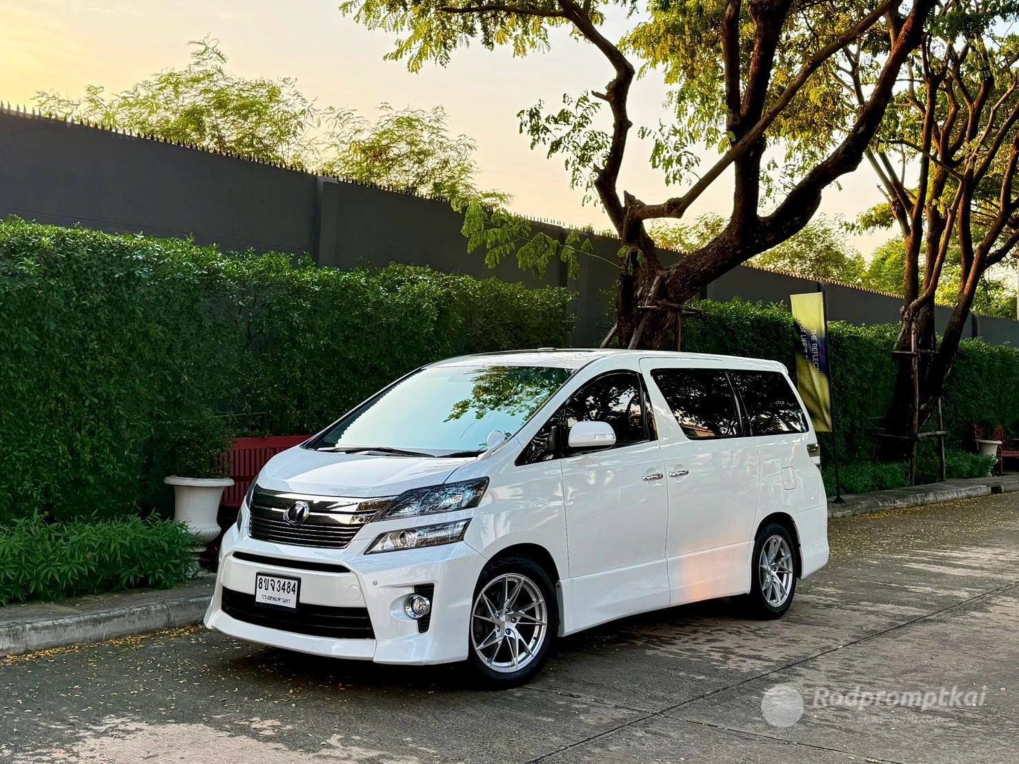 2014 TOYOTA VELLFIRE
