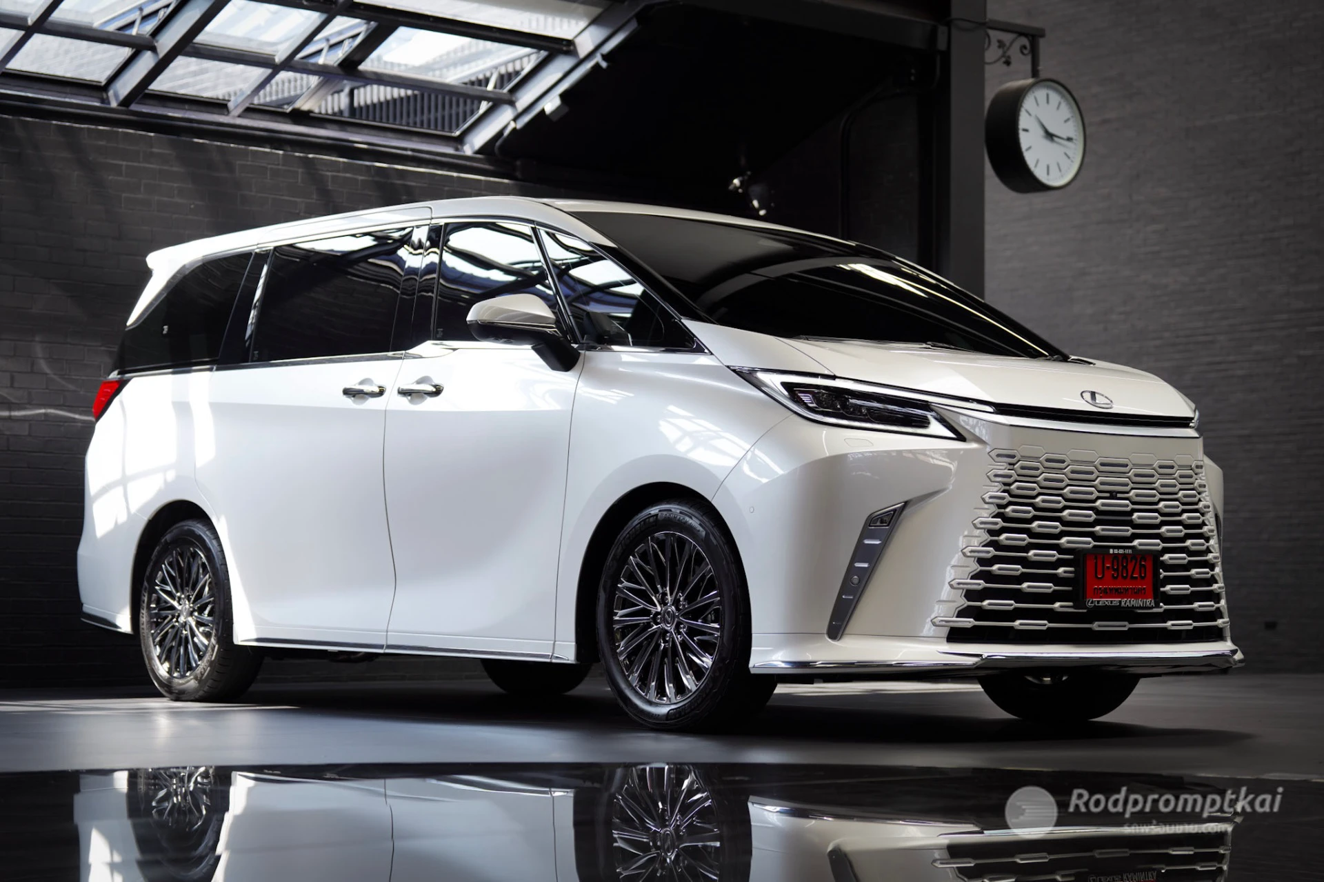 2026 Lexus LM350h