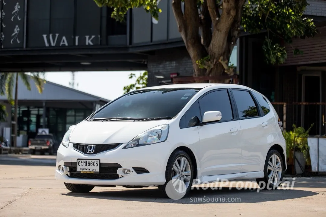 🚗 Honda Jazz GE 1.5 SV  ปี 2010 สี ขาว