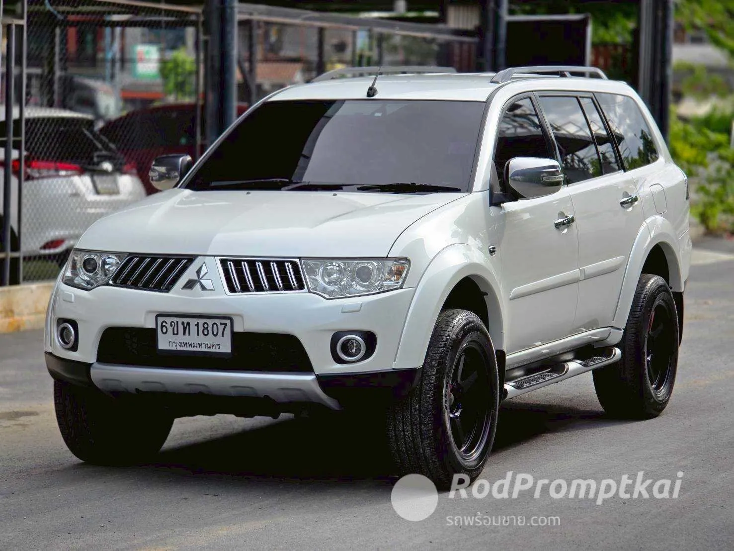 MITSUBISHI PAJERO