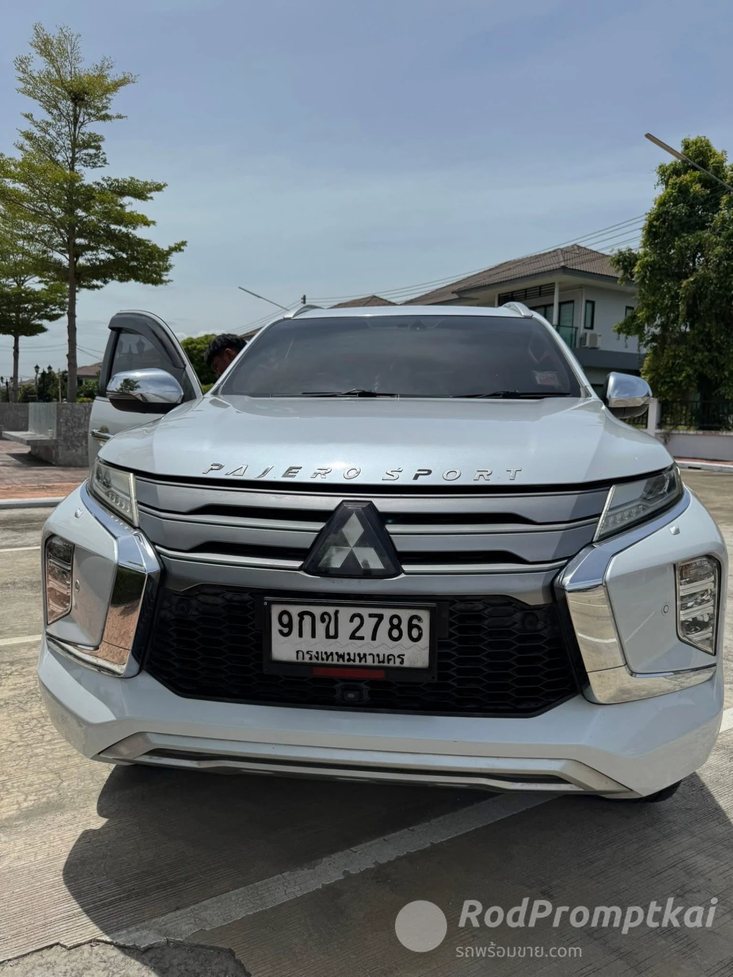 MITSUBISHI PAJERO