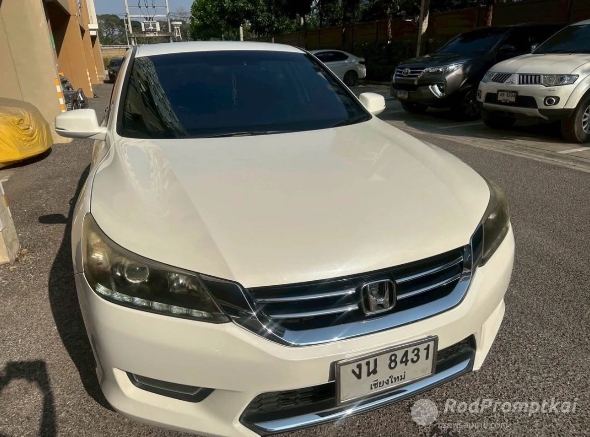Honda accord 2.0el 2013 ขาวใส ผู้หญิงใช้งานเอง