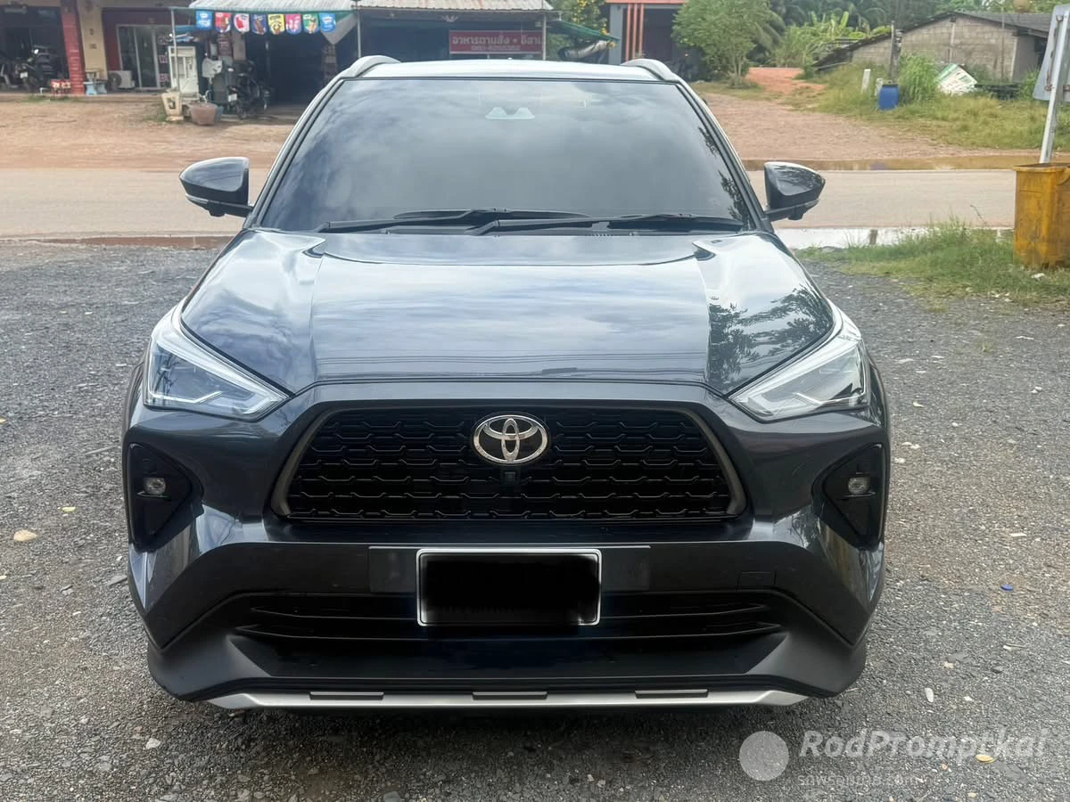 yaris cross premium luxury  สีเทา