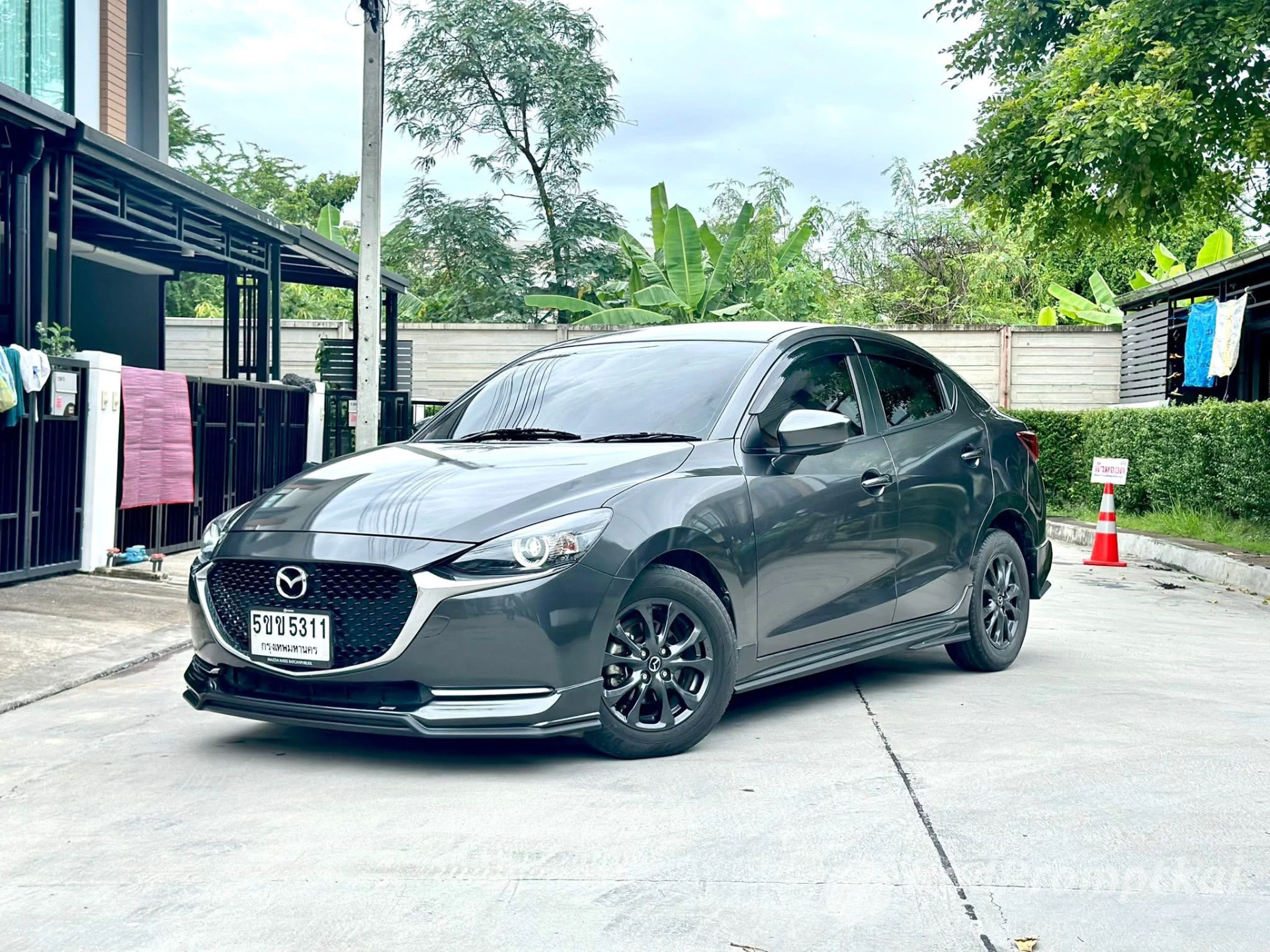 MAZDA 2