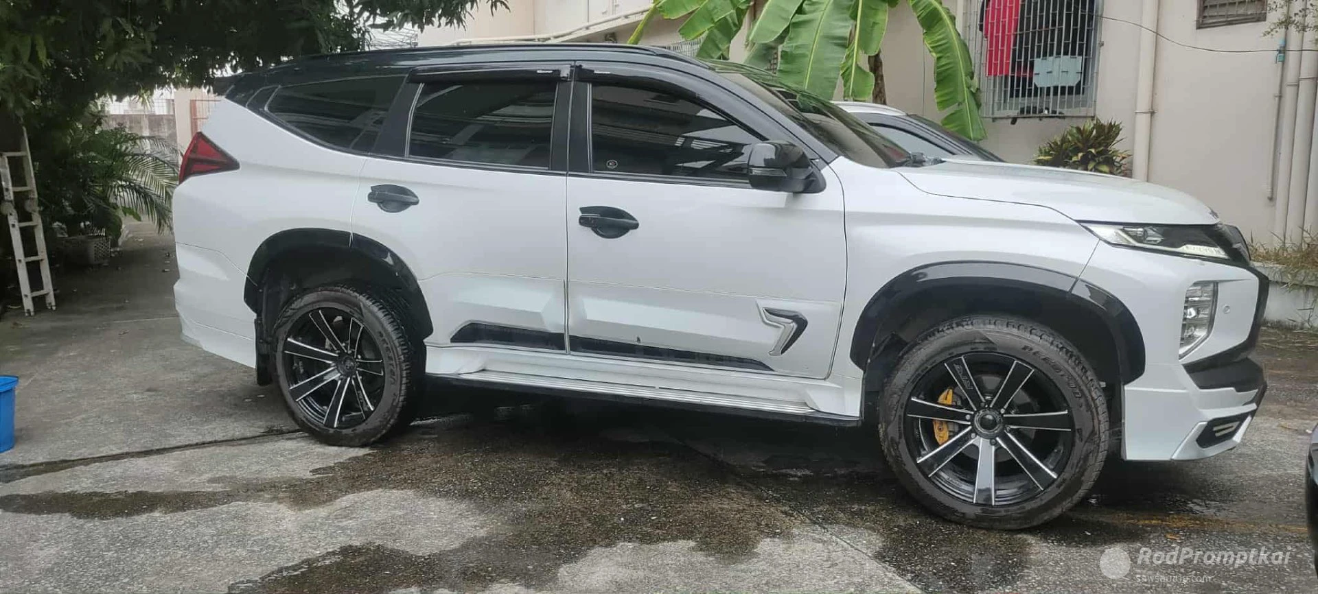 MITSUBISHI PAJERO