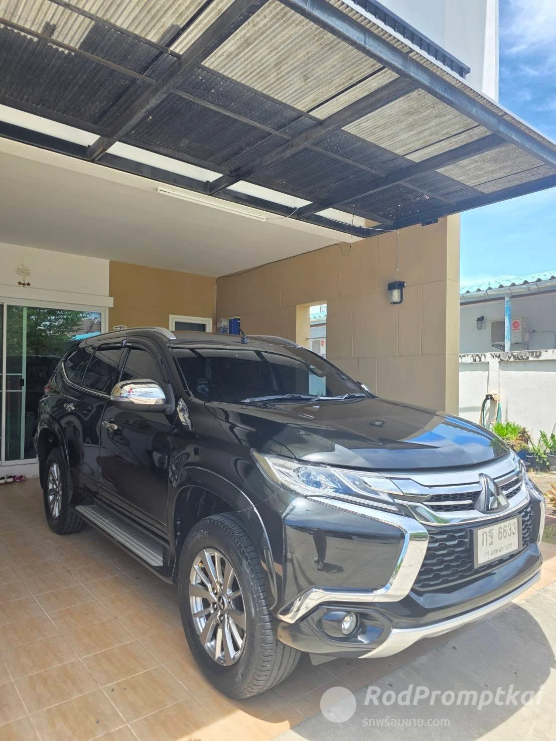 MITSUBISHI PAJERO