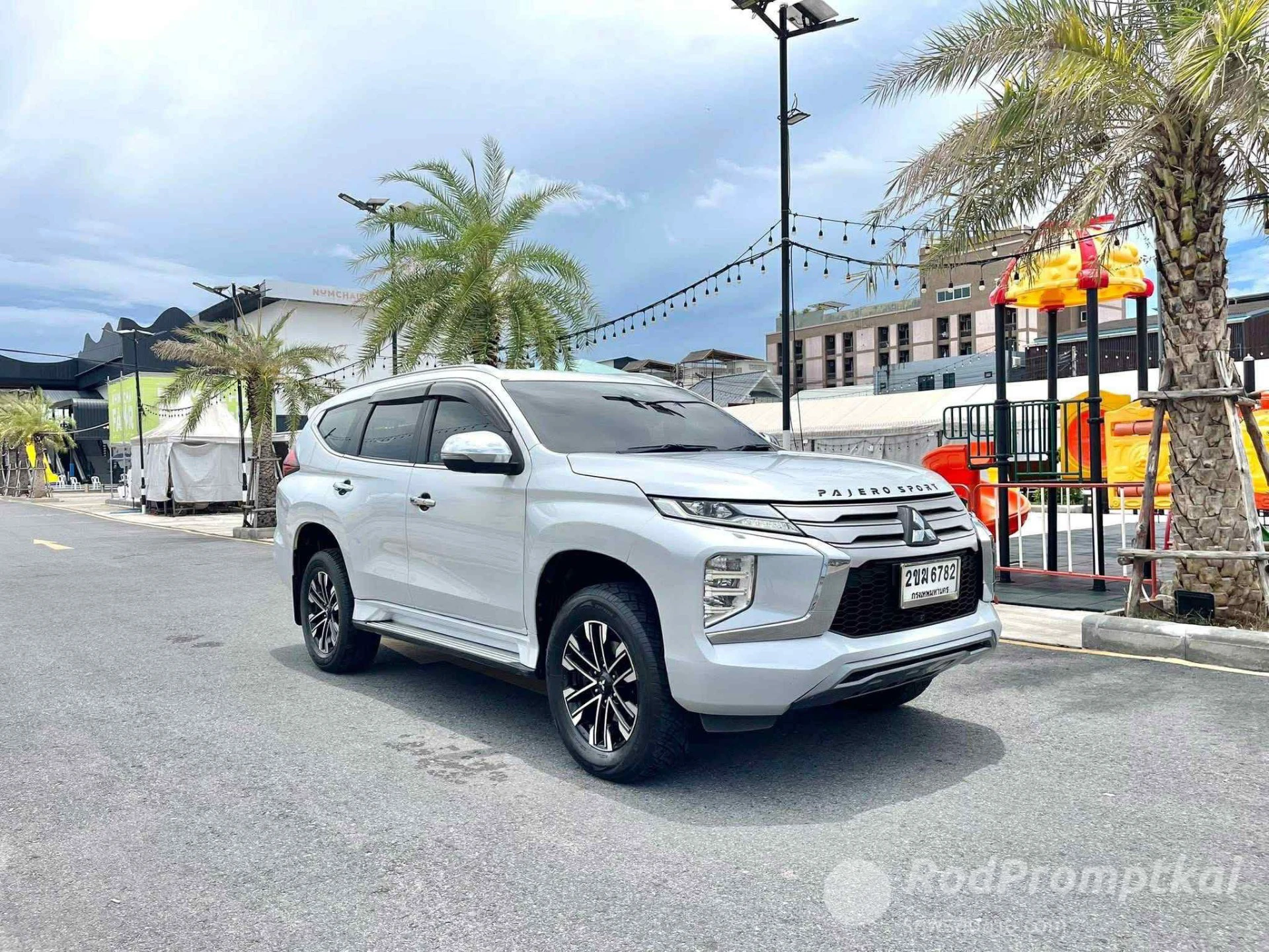 MITSUBISHI PAJERO