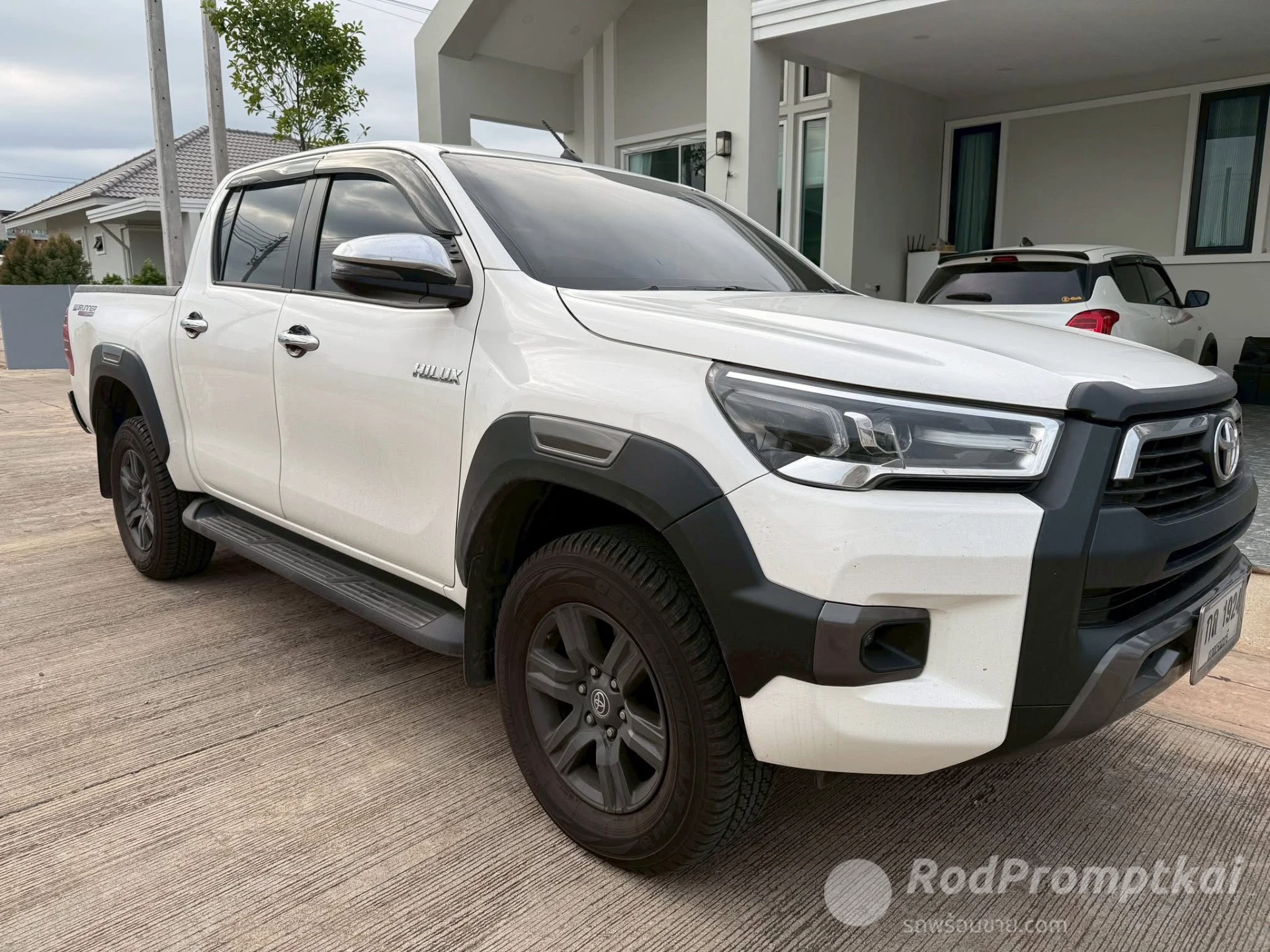 TOYOTA HILUX REVO