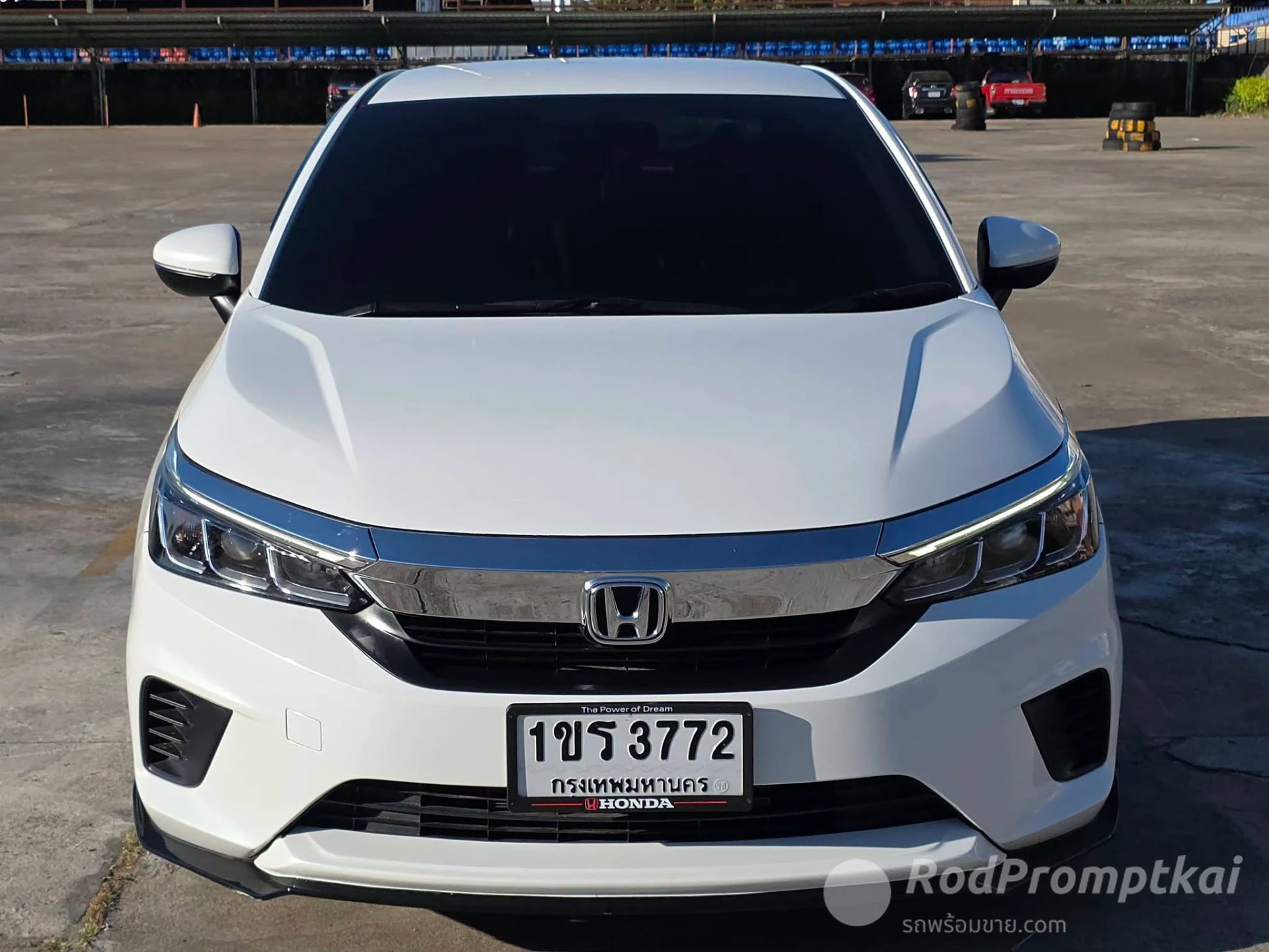 **รถตัวเองขายเองใช้เองมือเดียวป้ายแดงสีขาวมุก**