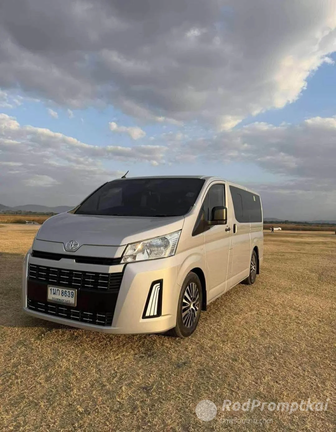 TOYOTA HIACE