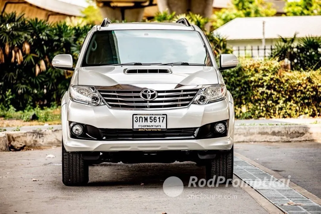 2014-toyota-fortuner-25-v-bangkok-toyota-fortuner-25v-2014-02020364