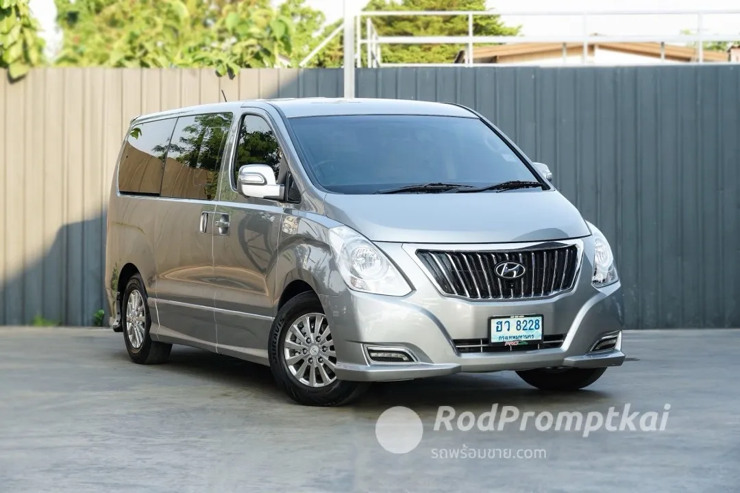2016-hyundai-h-1-25-deluxe-bangkok-54795255