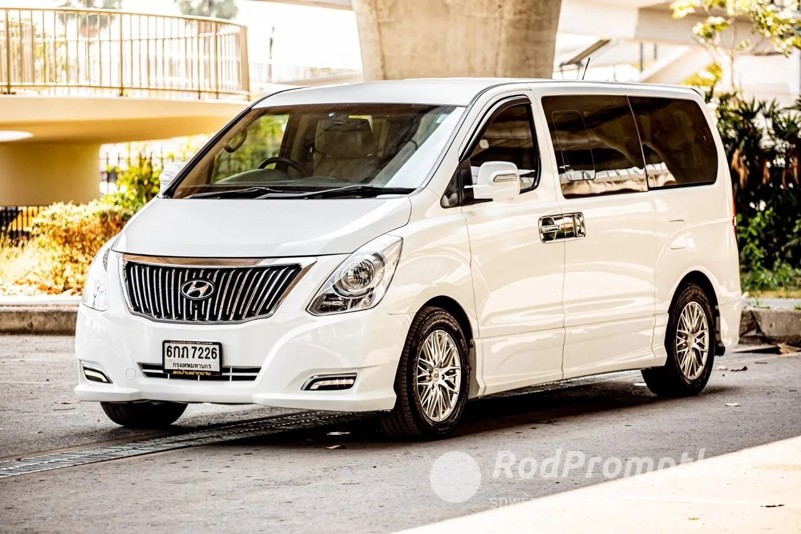 2017-hyundai-h-1-25-grand-maesto-bangkok-89723897