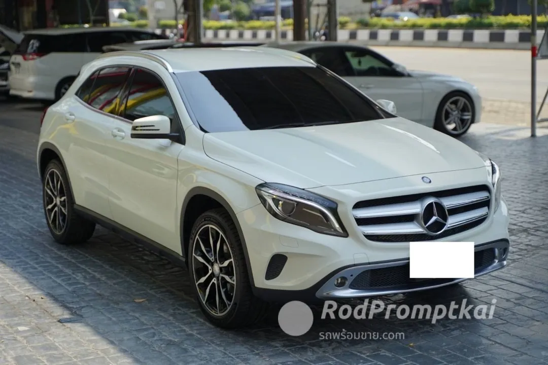 2015-mercedez-benz-gla-class-200-16-bangkok-benz-gla200-2015-47187164