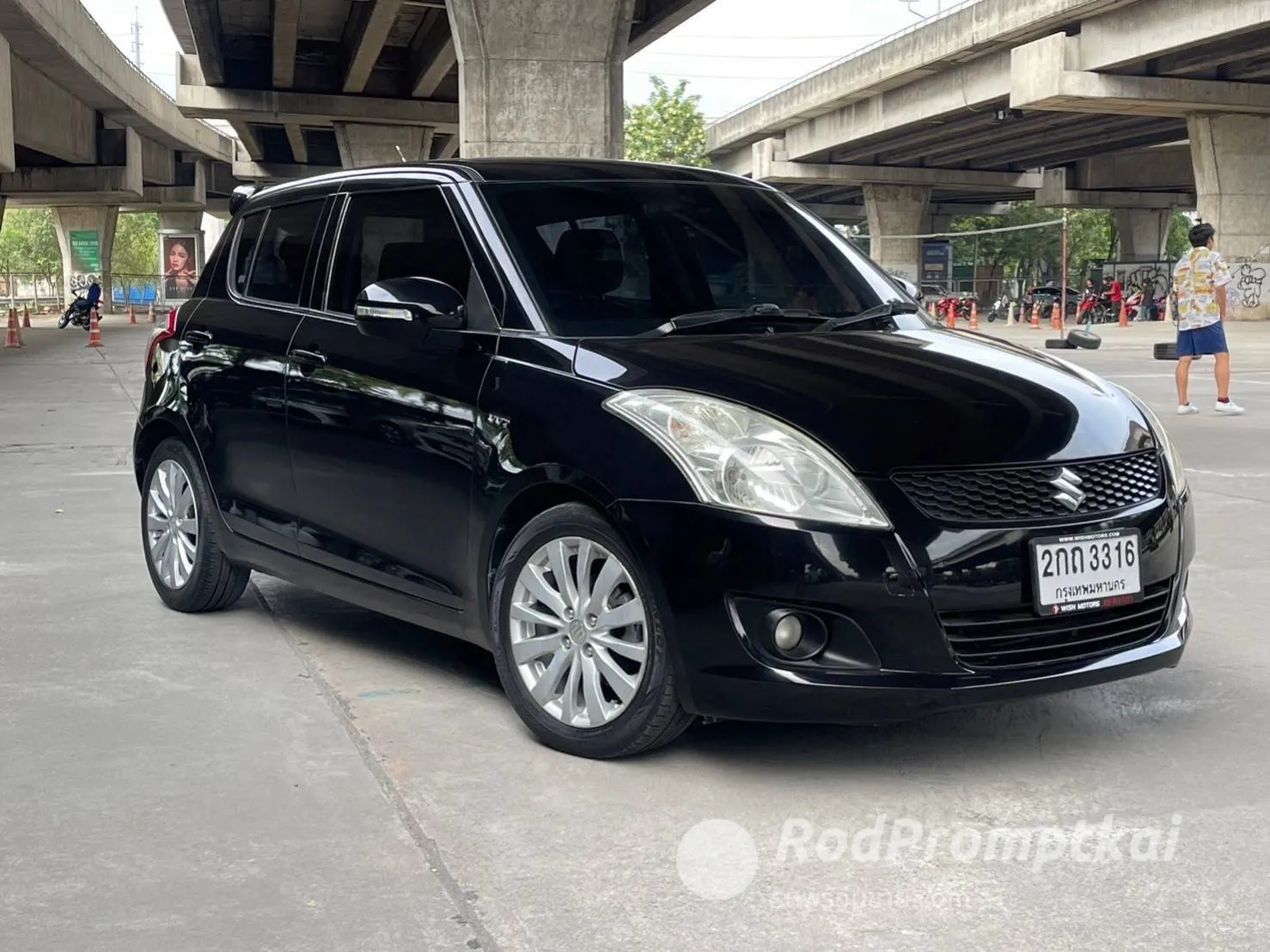 2013-suzuki-swift-12-glx-bangkok-06140902