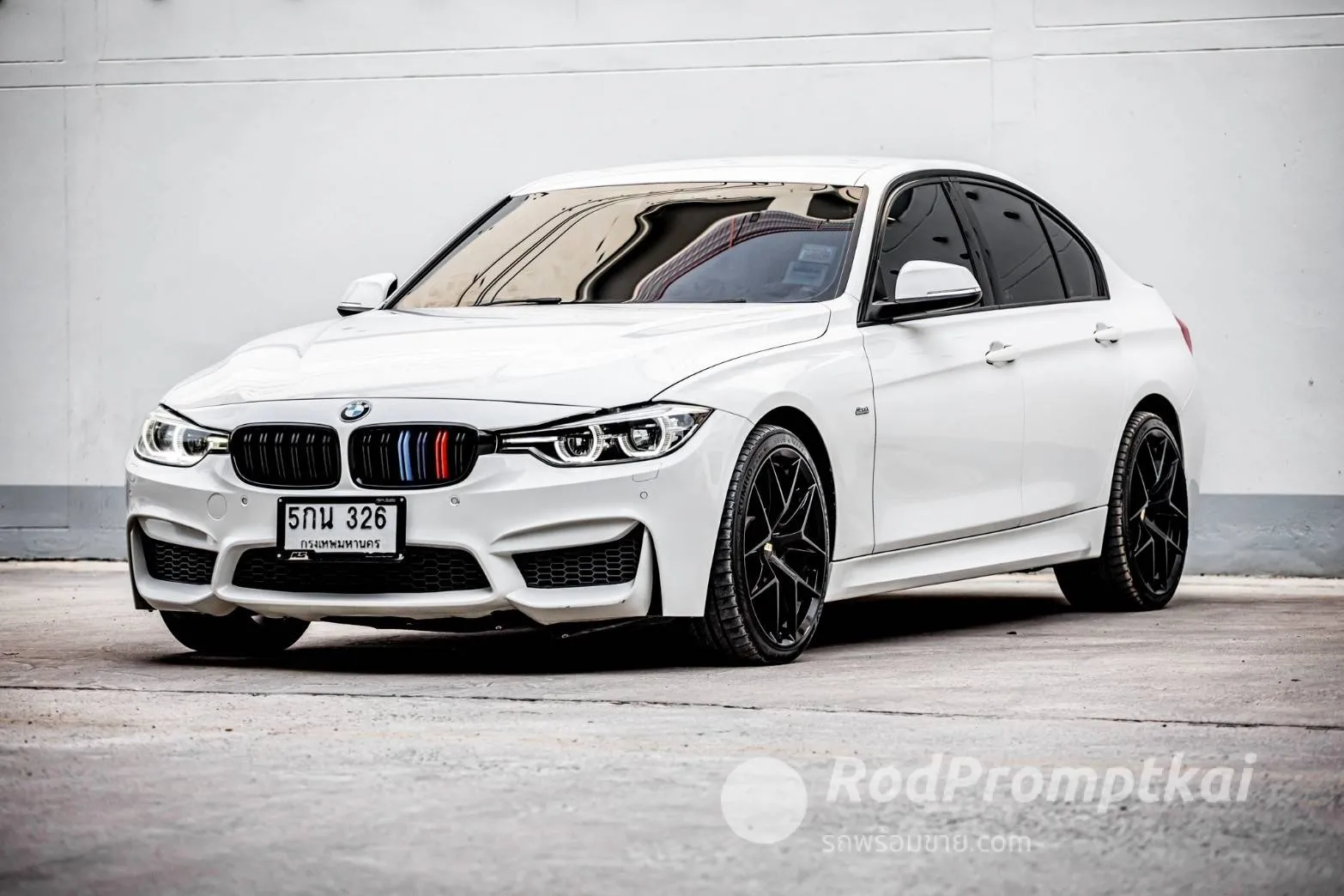 2016-bmw-series-3-320i-sport-bangkok-67629687