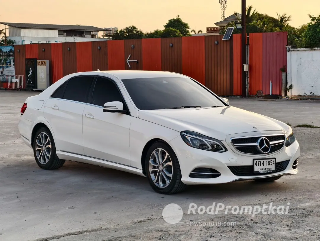 2013-mercedez-benz-e-class-e300-21-bluetec-hybrid-bangkok-48280784