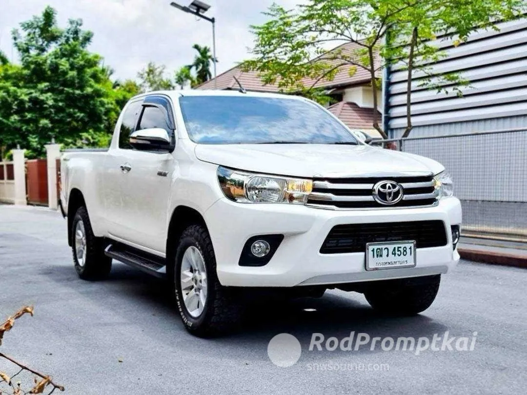 2016-toyota-hilux-revo-24-e-prerunner-smart-cab-bangkok-05922321