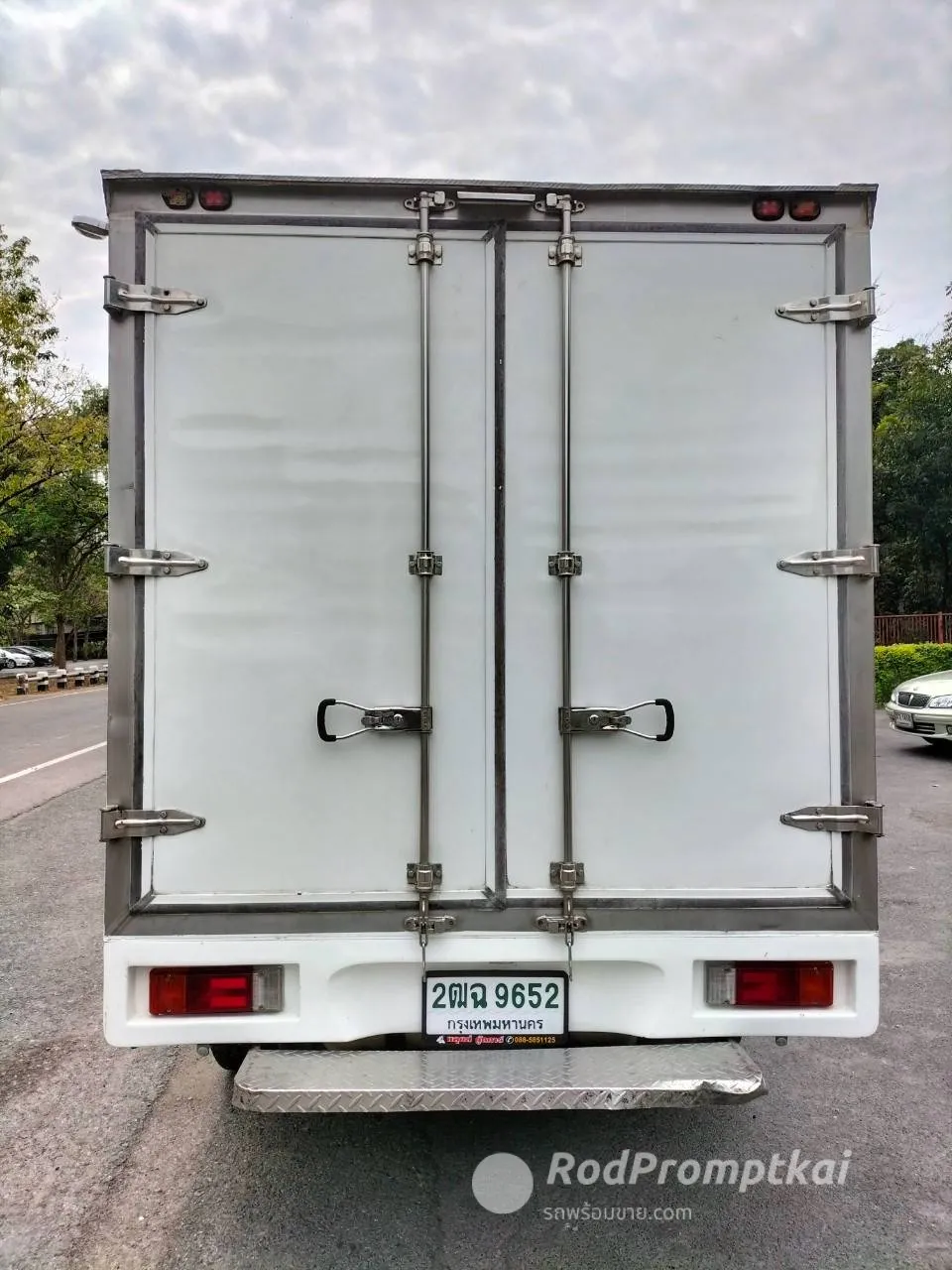 2017-toyota-hilux-revo-27-j-standard-cab-bangkok-cng-90119236
