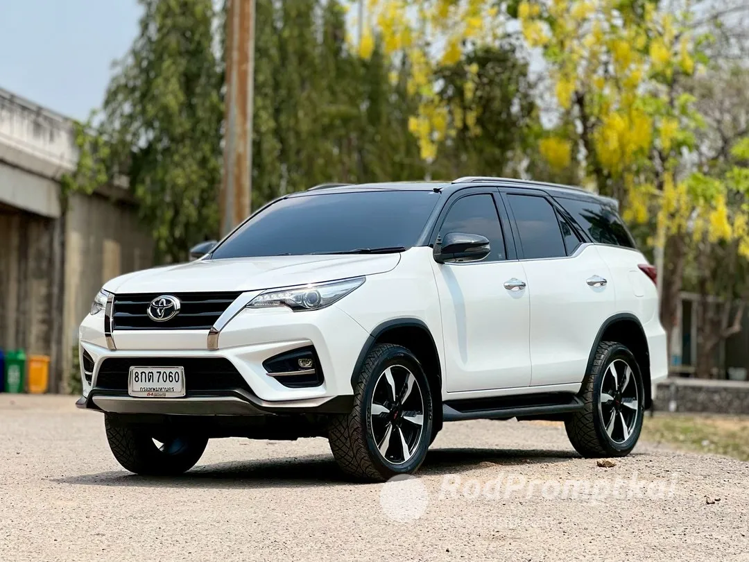 2019-toyota-fortuner-28-trd-sportivo-black-top-2wd-bangkok-35909476