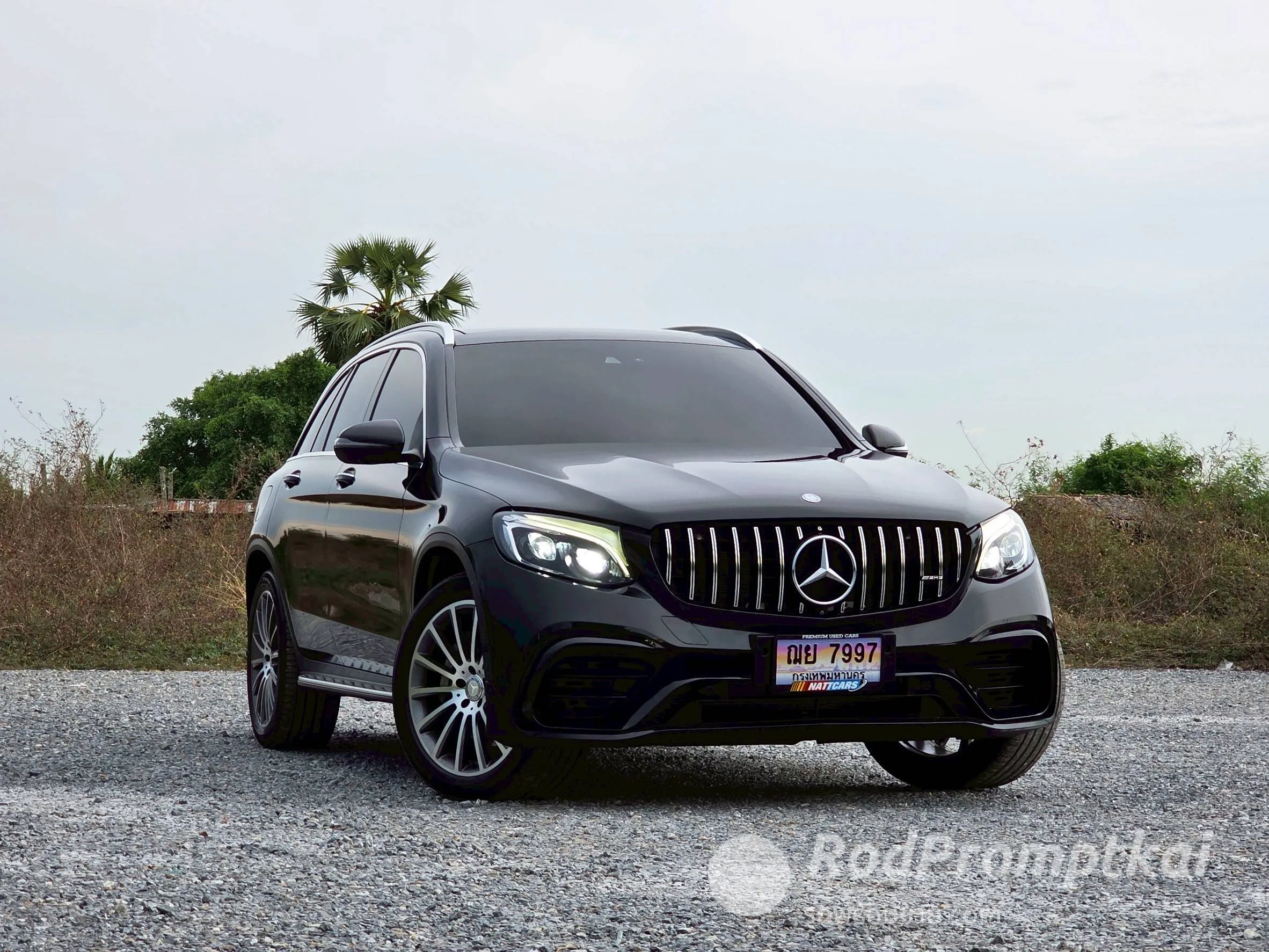 2016-mercedez-benz-glc-class-250d-21-4matic-amg-dynamic-4wd-bangkok-suv-98140253