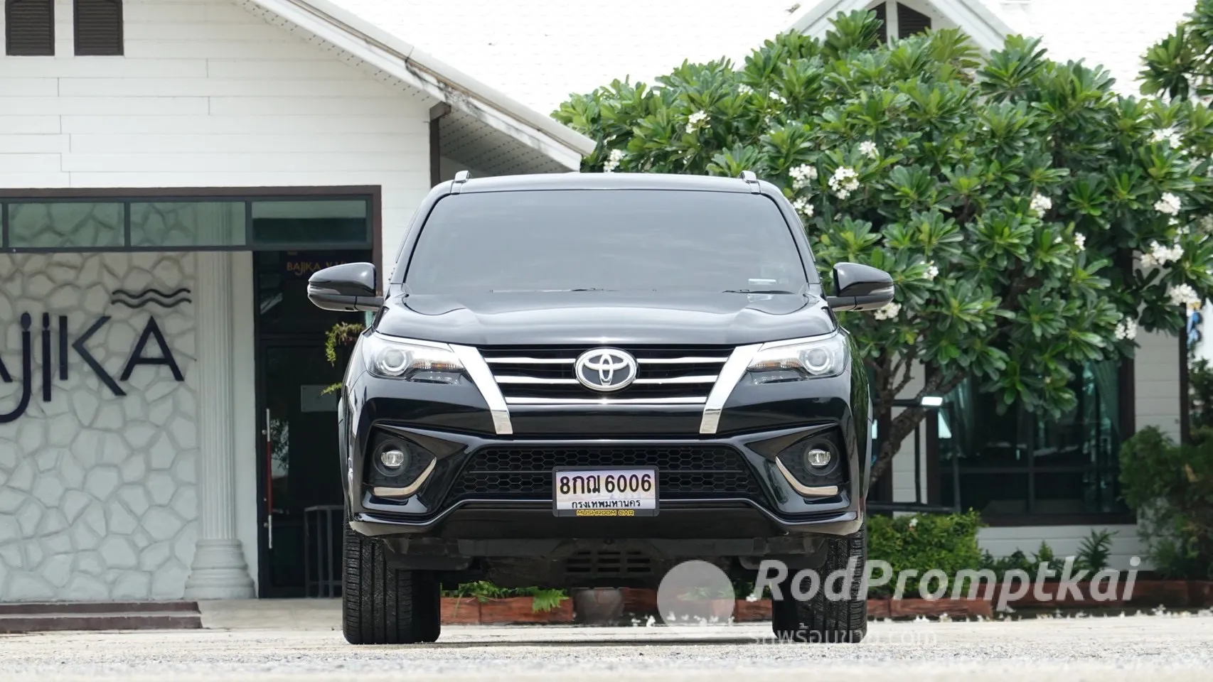 2018-toyota-fortuner-28-trd-sportivo-black-top-2wd-bangkok-toyota-fortuner-28-trd-sportivo-2wd-2018-09379424