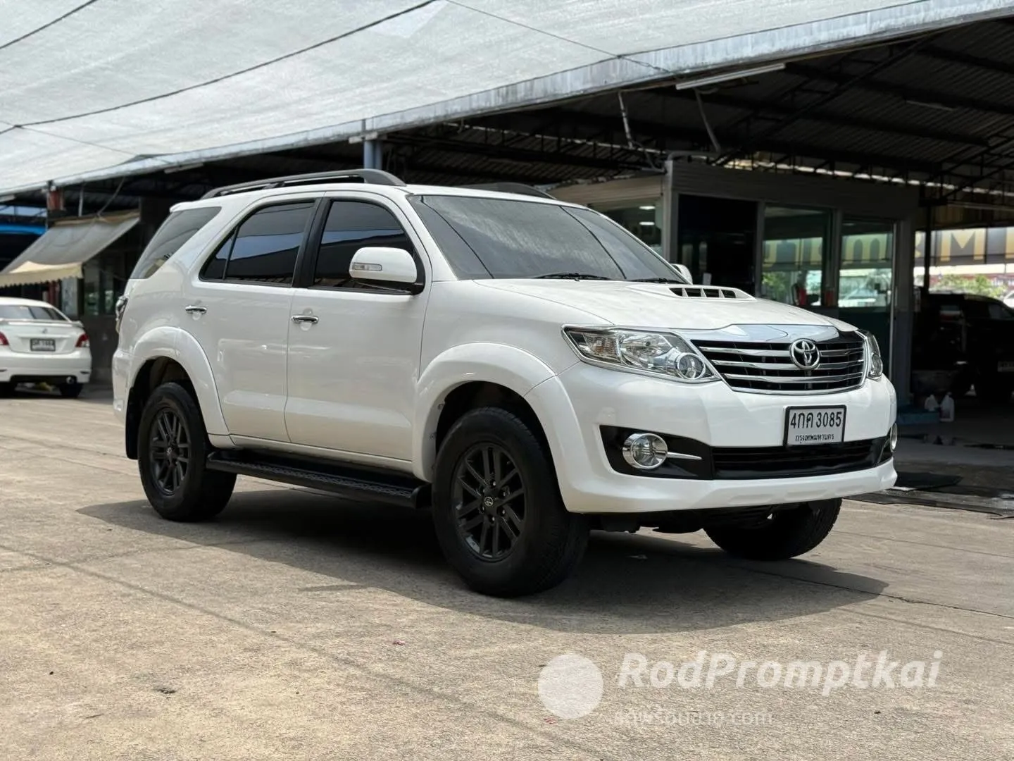 2015-toyota-fortuner-25-v-bangkok-2015-toyota-fortuner-25-v-vn-turbo-at-72185684