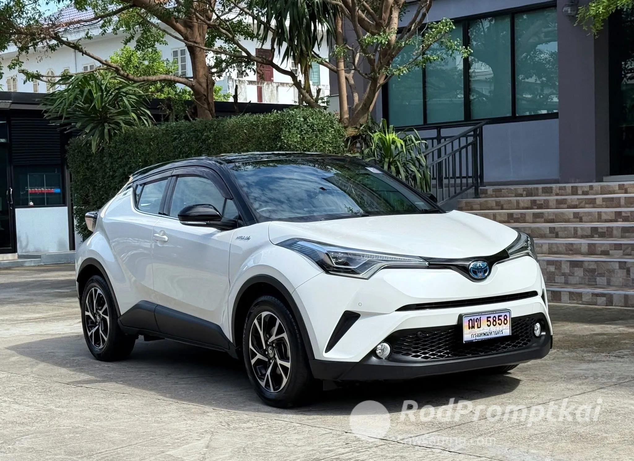 2021-toyota-chr-18-hv-hi-bangkok-06161208