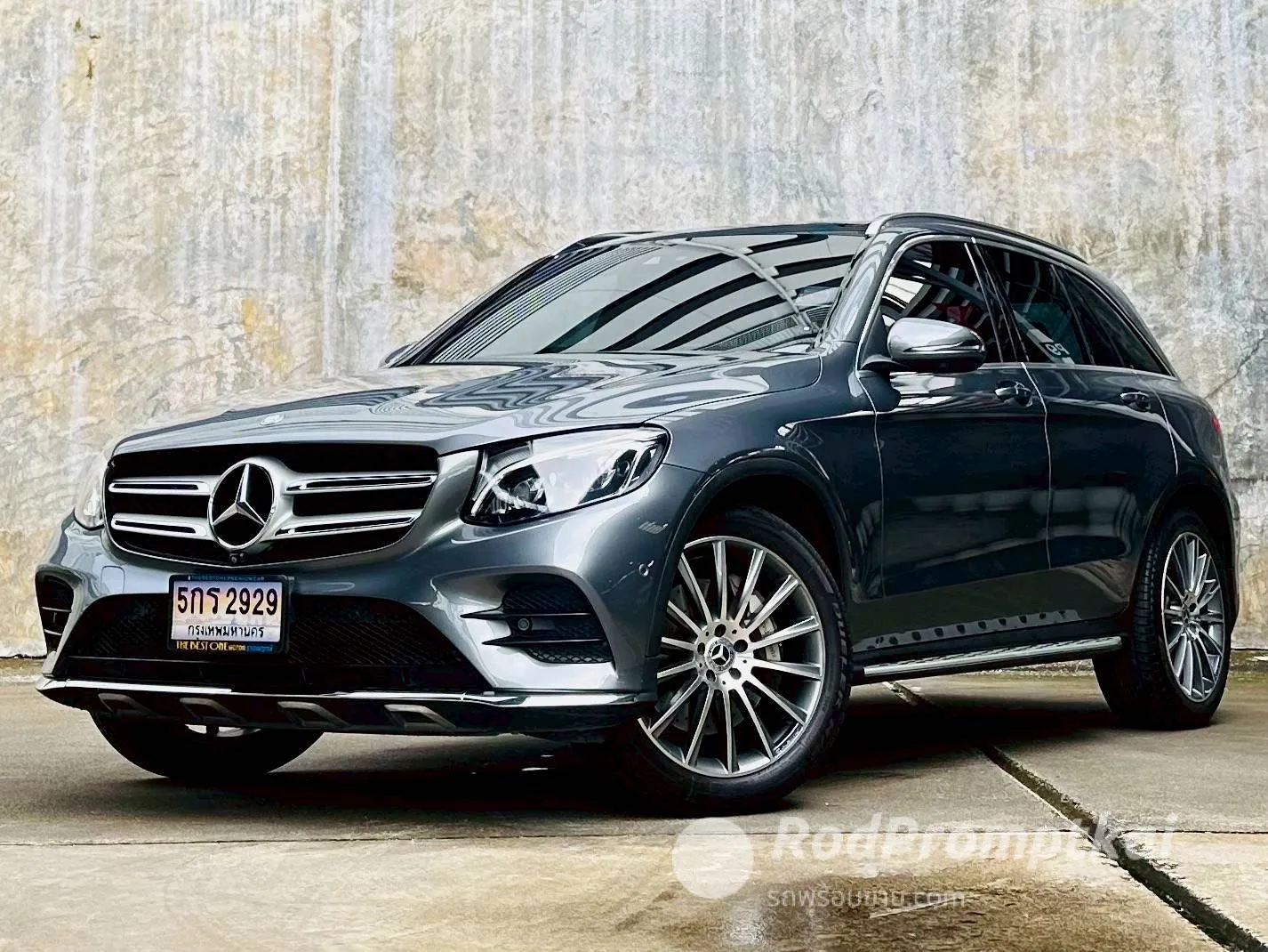 2017-mercedez-benz-glc-class-250d-21-4matic-amg-dynamic-4wd-bangkok-top-option-80000-58623184