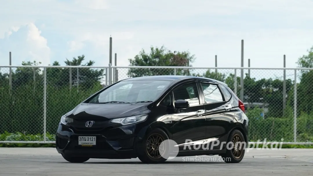 2014-honda-jazz-15-i-vtec-s-bangkok-honda-jazz-gk-15-s-2014-13093649