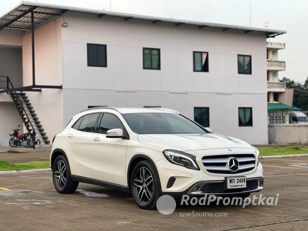 2014-mercedez-benz-gla-class-200-16-urban-bangkok-mercedes-benz-gla200-16-urban-pre-facelift-w156-2014-2015-96463548