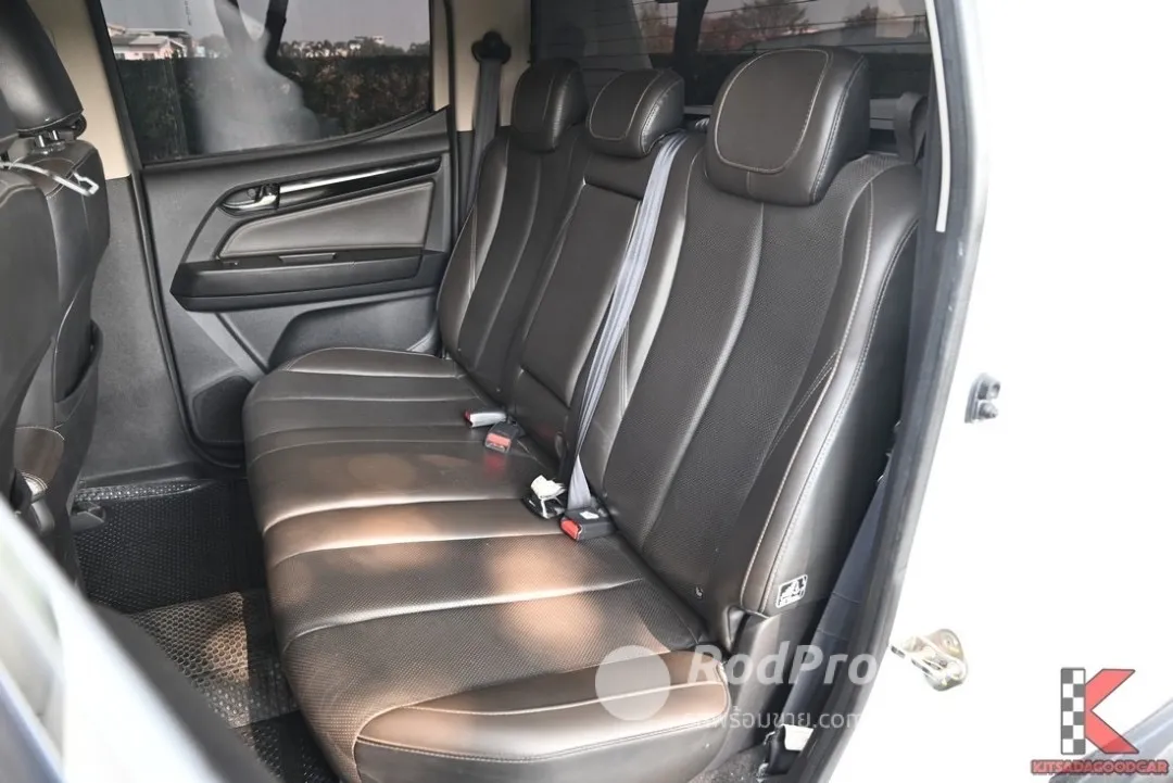 🚗Chevrolet Colorado 2.5 Crew Cab High Country 4WD( 2017 )-internal