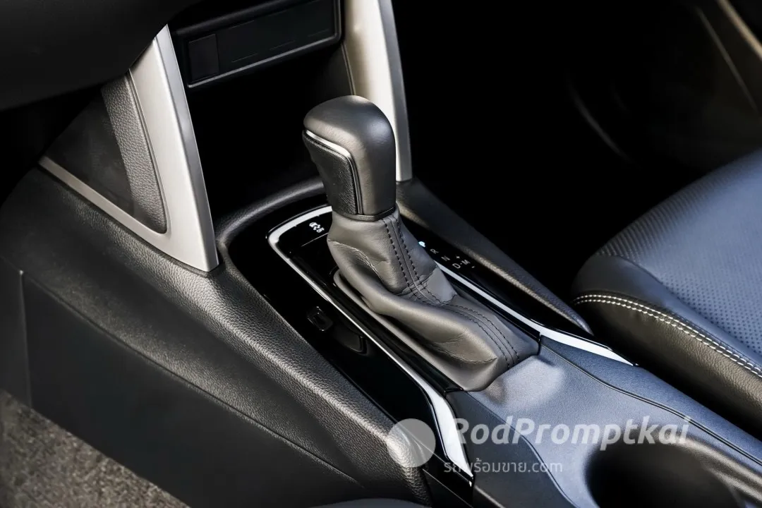 TOYOTA COROLLA CROSS 1.8 Sport Plus ปี2567 สีขาว-internal