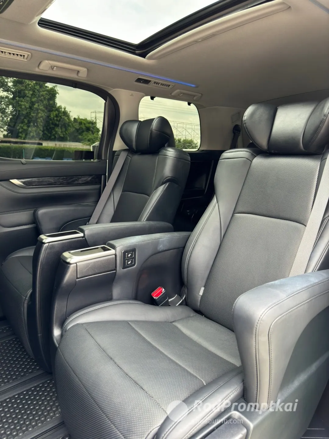 Toyota Alphard 2.5 SC-Package  TOP สุดปี 2021      มีชุดแต่ง MODELLISTA แท้ รอบคัน-internal